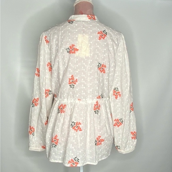 Solitairy gorgeous eyelet embroidered top. - Picture 10 of 11